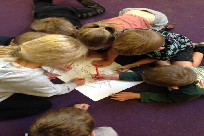 Children creating a mind map